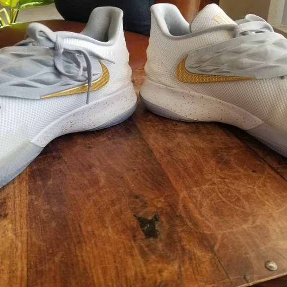 Athletic_Shoes